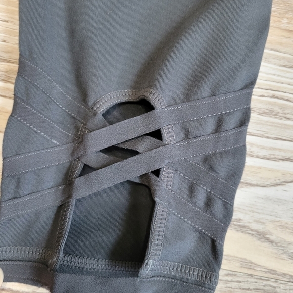 Mono B capri leggings Women's Size 1 XL gray - Picture 4 of 6